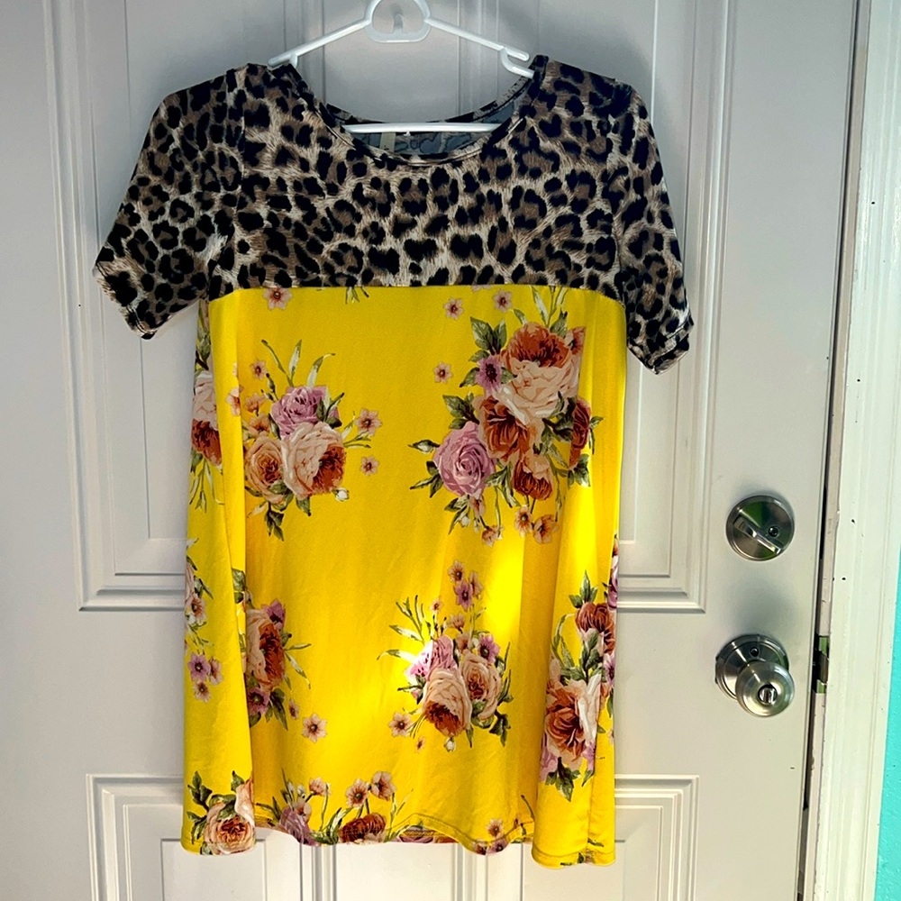 Leopard yellow floral top size small